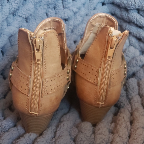 Mischa Camel cutout ankle boots - Picture 4 of 8